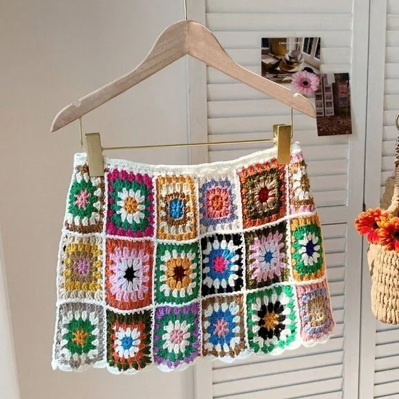 Multicolor Elegant Women's Colorful Floral Pattern Mini Knitted Skirt - Picture 2 of 3